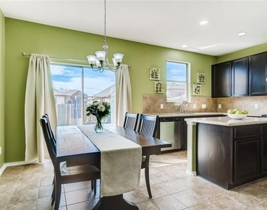 2240 Mccombs St - Photo Thumbnail 12