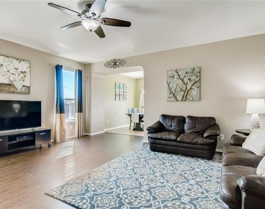 2240 Mccombs St - Photo Thumbnail 4