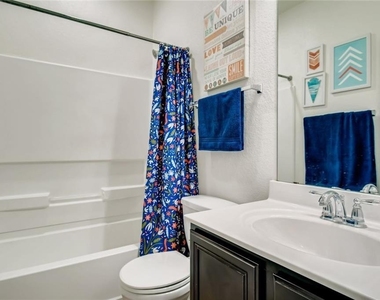 2240 Mccombs St - Photo Thumbnail 22