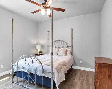 8508 Glade Dr - Photo Thumbnail 15