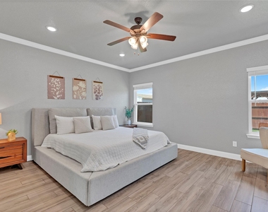 8508 Glade Dr - Photo Thumbnail 5