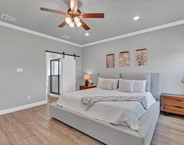 8508 Glade Dr - Photo Thumbnail 6