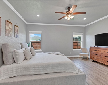 8508 Glade Dr - Photo Thumbnail 7
