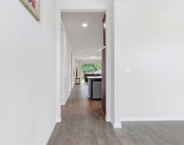 420 Winding Hollow Ln - Photo Thumbnail 14