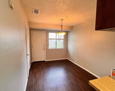 301 12th St - Photo Thumbnail 9