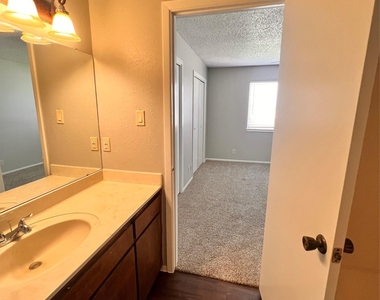 301 12th St - Photo Thumbnail 14