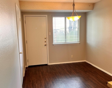301 12th St - Photo Thumbnail 10