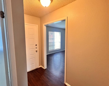 301 12th St - Photo Thumbnail 5