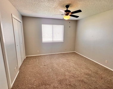 301 12th St - Photo Thumbnail 13