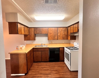 301 12th St - Photo Thumbnail 16