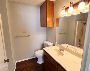 301 12th St - Photo Thumbnail 15