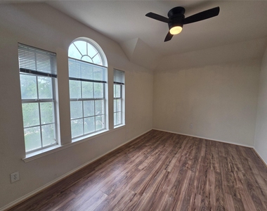 3208 Santee Dr - Photo Thumbnail 17