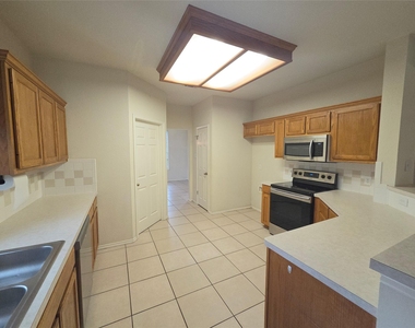 3208 Santee Dr - Photo Thumbnail 2