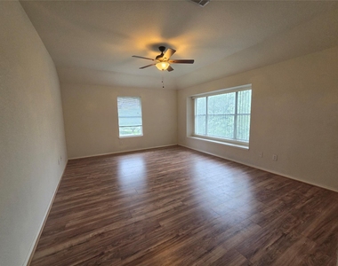 3208 Santee Dr - Photo Thumbnail 18