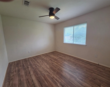 3208 Santee Dr - Photo Thumbnail 16