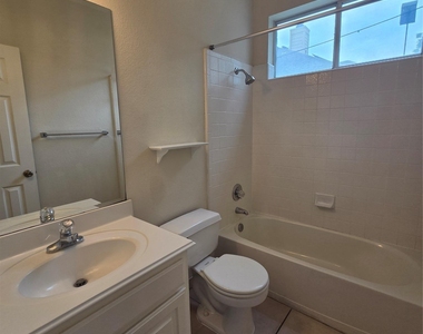 3208 Santee Dr - Photo Thumbnail 9
