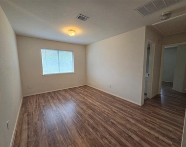 3208 Santee Dr - Photo Thumbnail 14