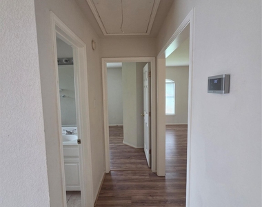 3208 Santee Dr - Photo Thumbnail 7