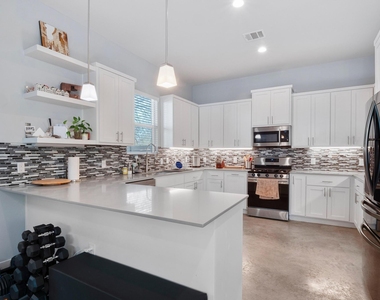7206 Carver Ave - Photo Thumbnail 2