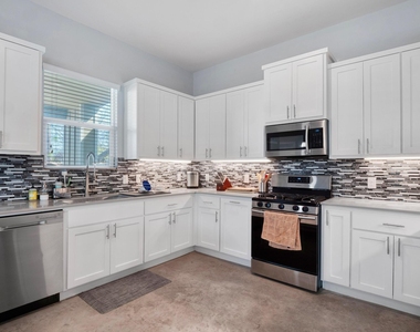 7206 Carver Ave - Photo Thumbnail 3