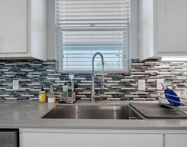 7206 Carver Ave - Photo Thumbnail 5