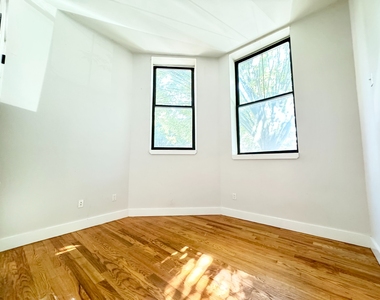 483 Evergreen Avenue - Photo Thumbnail 5