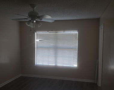 8602 Longford Drive - Photo Thumbnail 15