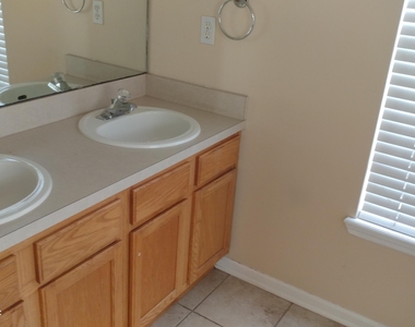 8602 Longford Drive - Photo Thumbnail 6