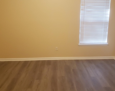 8602 Longford Drive - Photo Thumbnail 13