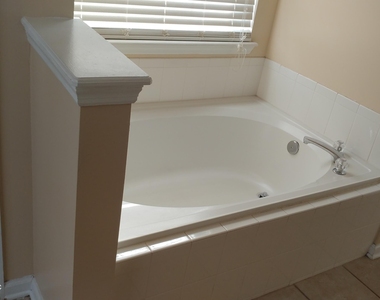 8602 Longford Drive - Photo Thumbnail 7