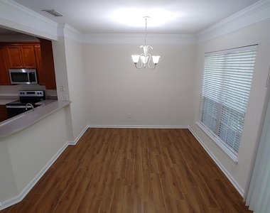 11073 Castlemain Circle E - Photo Thumbnail 7