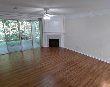 11073 Castlemain Circle E - Photo Thumbnail 15