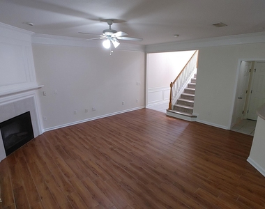 11073 Castlemain Circle E - Photo Thumbnail 8