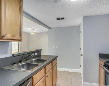 100 Fairway Park Boulevard - Photo Thumbnail 8