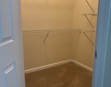 10075 Gate Parkway N - Photo Thumbnail 18