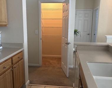 10075 Gate Parkway N - Photo Thumbnail 11
