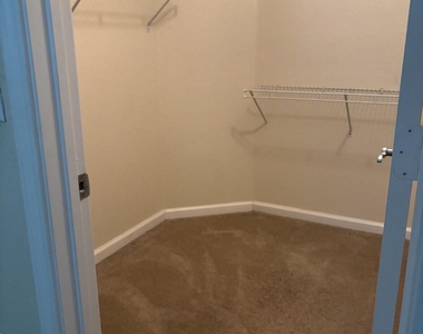 10075 Gate Parkway N - Photo Thumbnail 16