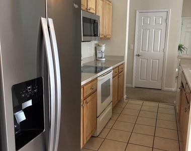 10075 Gate Parkway N - Photo Thumbnail 10