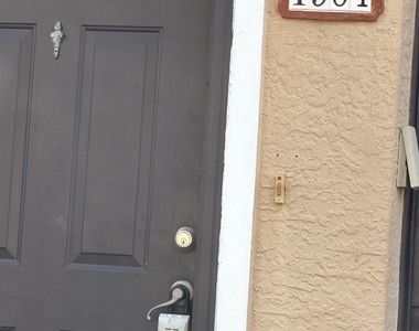 10075 Gate Parkway N - Photo Thumbnail 2