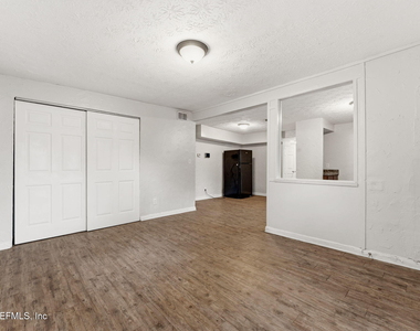 744 Mackinaw Street - Photo Thumbnail 3
