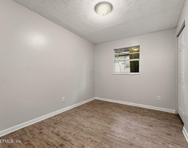 744 Mackinaw Street - Photo Thumbnail 13