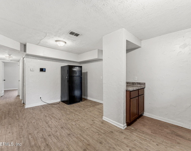 744 Mackinaw Street - Photo Thumbnail 4