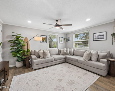 2638 Stern Drive N - Photo Thumbnail 5