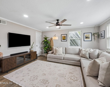 2638 Stern Drive N - Photo Thumbnail 4
