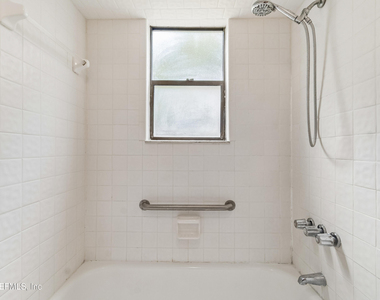 702 Meadowbrook Drive - Photo Thumbnail 12