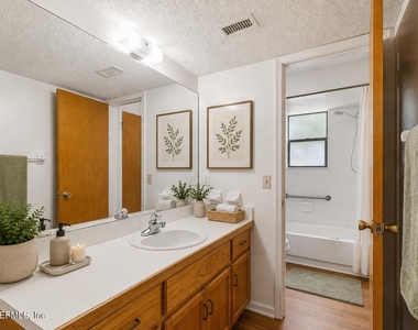 702 Meadowbrook Drive - Photo Thumbnail 11