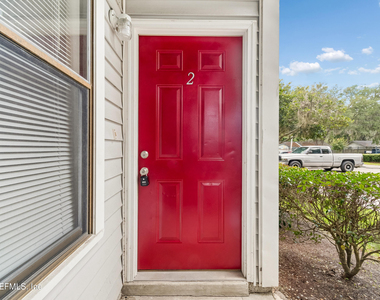702 Meadowbrook Drive - Photo Thumbnail 2