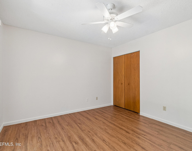 702 Meadowbrook Drive - Photo Thumbnail 13