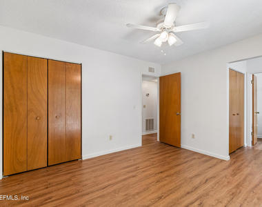 702 Meadowbrook Drive - Photo Thumbnail 9