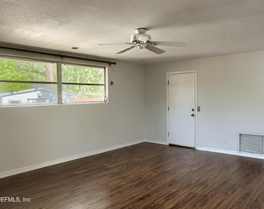 1370 Labelle Street - Photo Thumbnail 12